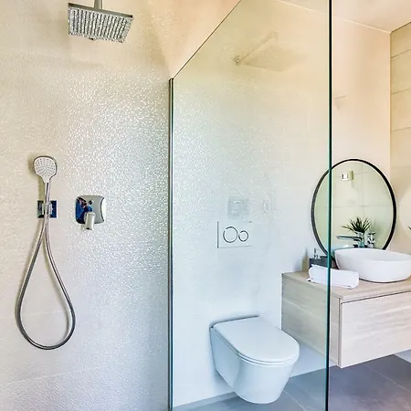 Vila Design Lelu *
